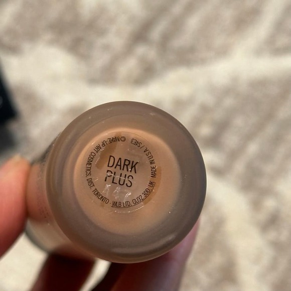 NEW - MAC Foundation "Next To Nothing" Face Colour in Dark Plus - 35 ML/1.20 OZ - Picture 7 of 10
